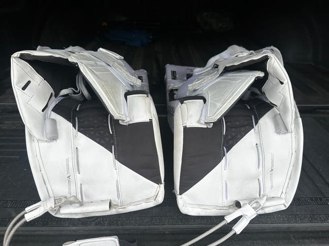31" Bauer Sv-Pro Goalie Leg Pads (Used)