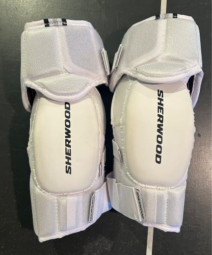 Senior Medium Sher-Wood 5030 HOF Elbow Pads (New W/O tags)