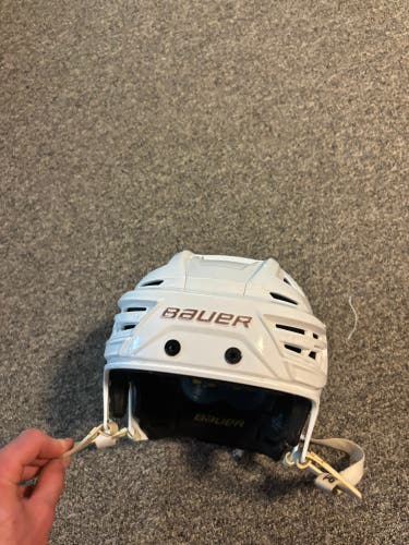 Medium Bauer Re-Akt 150 Helmet (New)