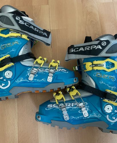 Mondo 23 & 23.5 Unisex Scarpa Gea Ski Boots (Used)