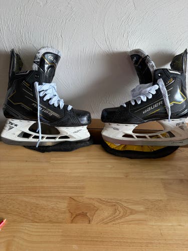 2024 Bauer Supreme M40 Hockey Skates 8.5 (Used)