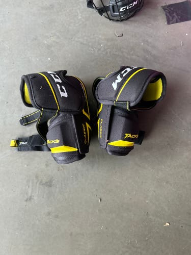 Senior Medium CCM classic Elbow Pads (New)