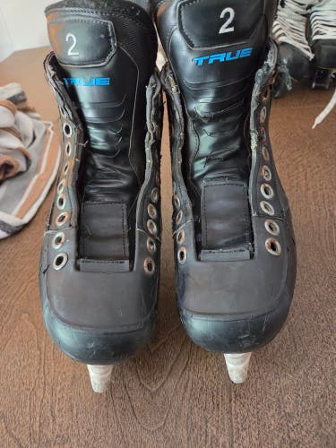 True Hockey Skates Pro Stock 10 (Used)