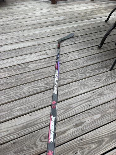 Senior Bauer Pulse Right Handed Hockey Stick P28 70 Flex (New)