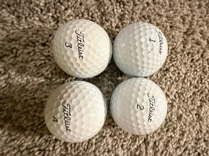 Titleist Balls 12 Pack (1 Dozen) (Used)