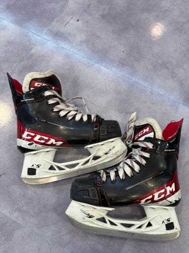 Junior CCM JetSpeed FT475 Hockey Skates Regular Width Size 2 (Used)