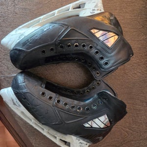 True Hockey Skates Regular Width Pro Stock 9 (Used)