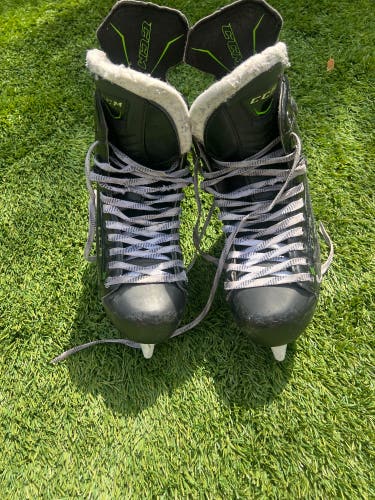 Black CCM Ribcor MaxxPro Hockey Skates Regular Width 6 (Used)