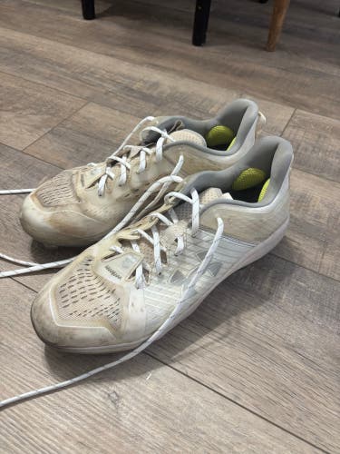 White Men's Size M 12.0 (W 13.0) Adult Under Armour Yard low Low Top Molded Cleats (Used)