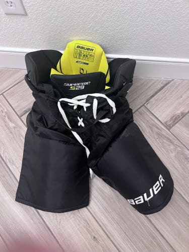 Senior Medium Bauer Supreme S29 Hockey Pants (Used)