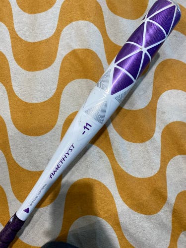 White 2018 Easton Amethyst Alloy Bat (-11)  17 oz 28" (Used)