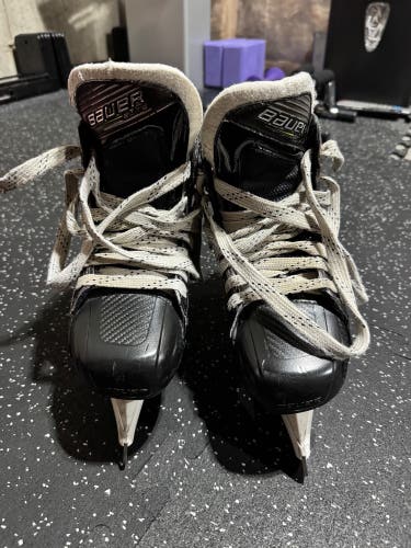 Bauer Elite Hockey Goalie Skates Size 5 (Used)