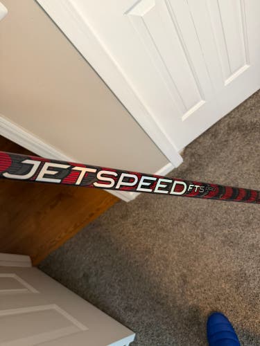 Senior CCM JetSpeed FT5 Pro Right Handed Hockey Stick P28 75 Flex (Used)