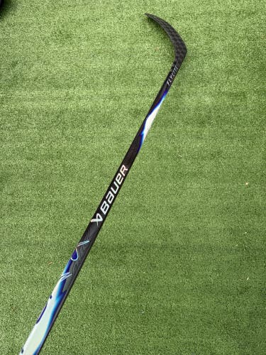 Youth Bauer Vapor Flylite Hockey Stick | RH P92