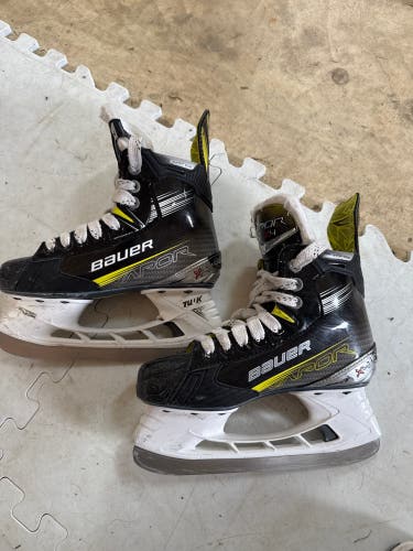 Black/Yellow 2023 Bauer Vapor X4 Hockey Skates Size 2 (Used)