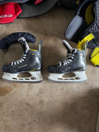 Bauer Hockey Skates Size 4.5 (Used)