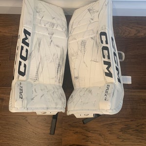 LIKE NEW 30" CCM CCM EFLEX 7.9 Goalie Leg Pads (Used)