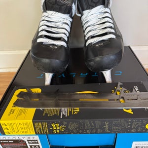 Rare Find 2024 True Catalyst 9x4 Hockey Goalie Skates Regular Width 9.5 (Used) 2 sets of blades