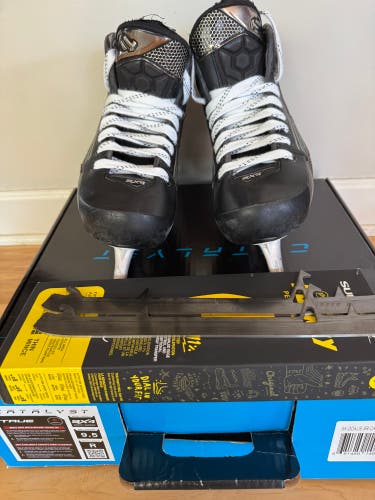 Rare Find 2024 True Catalyst 9x4 Hockey Goalie Skates Regular Width 9.5 (Used) 2 sets of blades