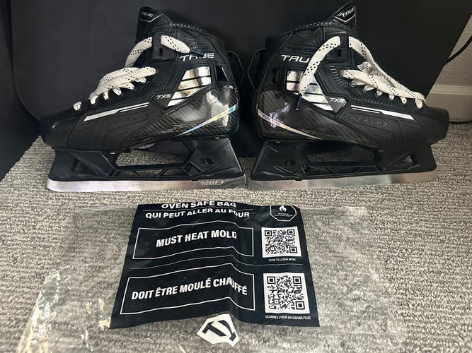 True Catalyst 7x6 Hockey Goalie Skates Regular Width 7.5 (Used)