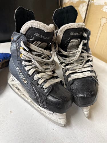 Black 2015 Bauer Supreme 170 Hockey Skates Regular Width Size 4 (Used)