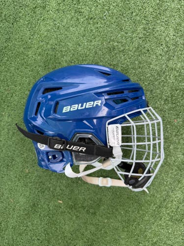 Small Bauer Re-Akt 150 Helmet