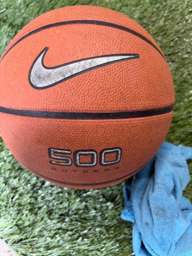 Vintage Nike 500 Outdoor Basketball/ Lightly used/ Unisex size 7