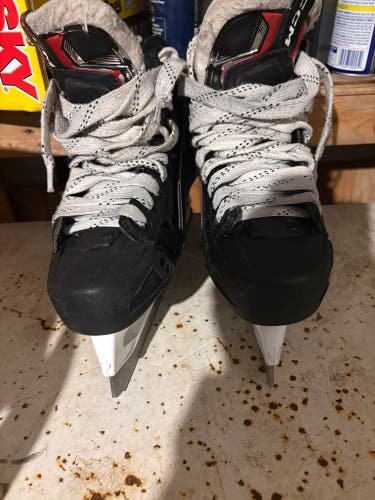 2025 CCM EFlex 6.9 Hockey Goalie Skates Regular Width 6.5 (Used)