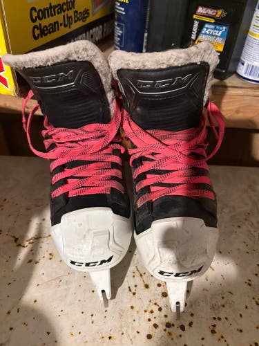 2018 CCM Tacks 9080 Hockey Goalie Skates Regular Width Size 4.5 (Used)