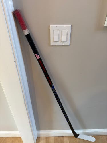 Youth Morph pro Left Hand Hockey Stick P28 40 Flex (Used)