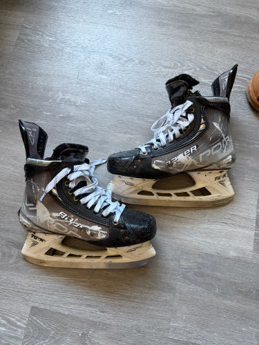 2021 Bauer Vapor Hyperlite Hockey Skates EEE 7 (Used)