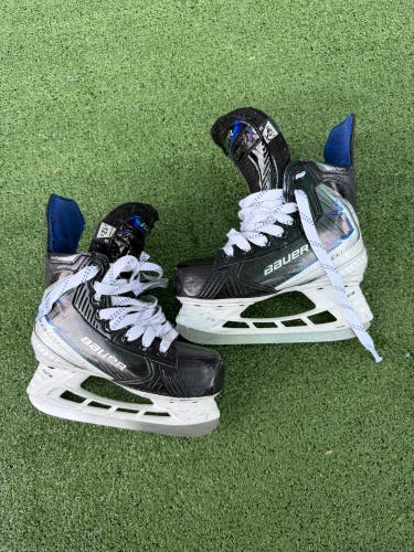 Youth Bauer Vapor Flylite Hockey Skates | Size Y12.5