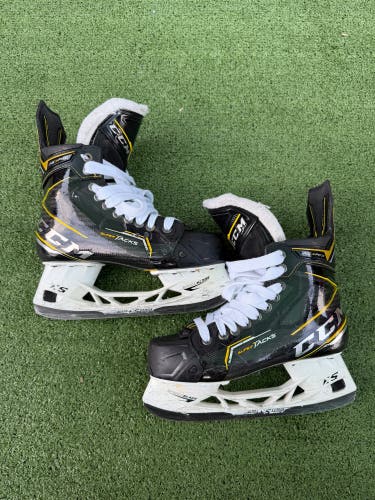 Intermediate CCM Super Tacks AS3 Pro Hockey Skates | Size 6