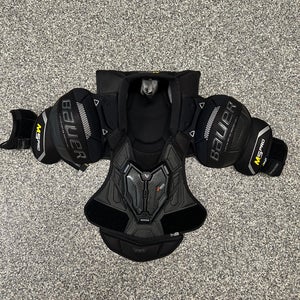 Medium Intermediate Bauer Supreme M5 Pro Shoulder Pads (Used)