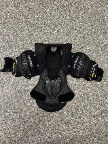 Medium Intermediate Bauer Supreme M5 Pro Shoulder Pads (Used)
