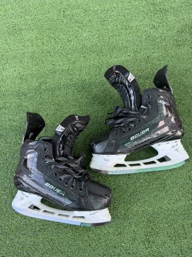 Intermediate Bauer Supreme Mach Hockey Skates | Size 5, Fit 1