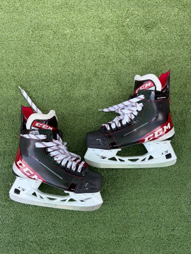 Intermediate CCM JetSpeed FT475 Hockey Skates | Size 6 (Wide)