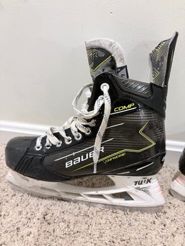 Black/Yellow Bauer Supreme Comp Hockey Skates 9 (Used)