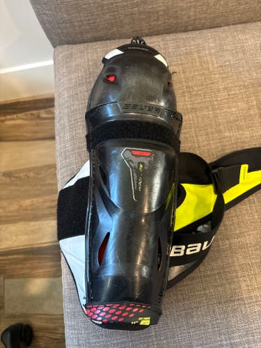 Junior Bauer Vapor Hyperlite 11" Shin Pads (Used)