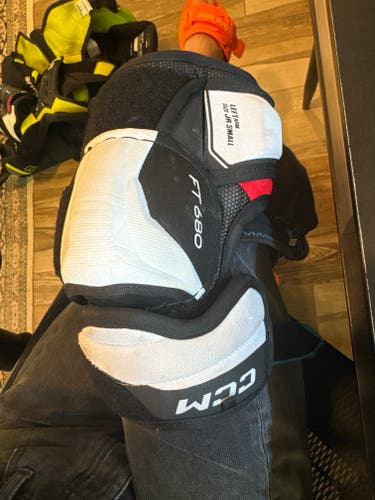 Junior Small CCM JetSpeed FT680 Elbow Pads (Used)