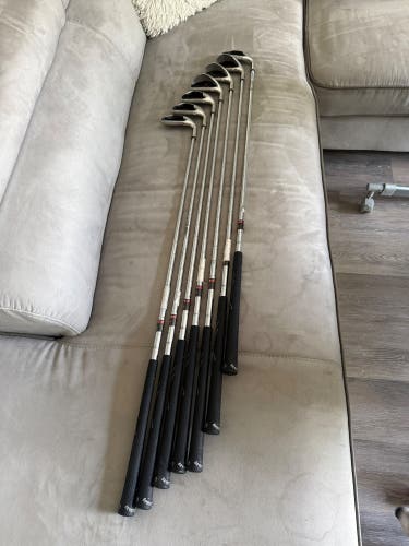 Men's 2008 Callaway Big Bertha Right Handed Iron Set Regular Flex Graphite Shaft (7 Clubs) #3 - #9