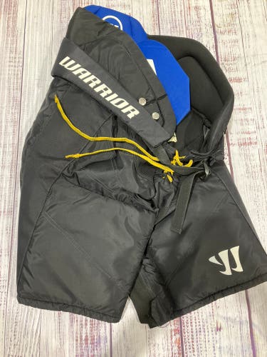 Black Senior Large Warrior Covert QRE 30 Hockey Pants (Used)