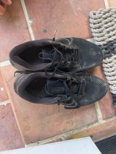 Black Men's Size M 10.5 (W 11.5) Adult Nike Quest 6 Shoes (Used)