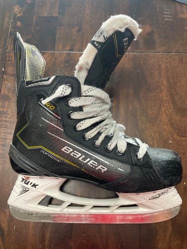 2024 Bauer Supreme M40 Hockey Skates 7 (Used)