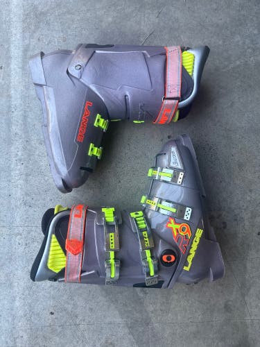 Mondo 25 & 25.5 Unisex Lange XR9 Racing Ski Boots (Used)