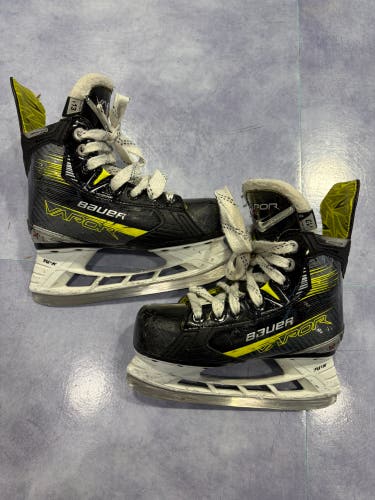 Youth Bauer Vapor X4 Hockey Skates Regular Width 13 (Used)