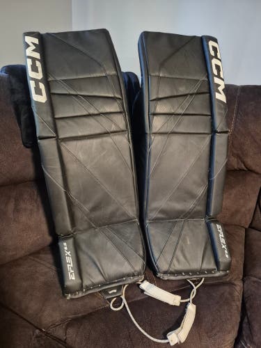 33" CCM EFlex 6.5 Goalie Leg Pads (Used)