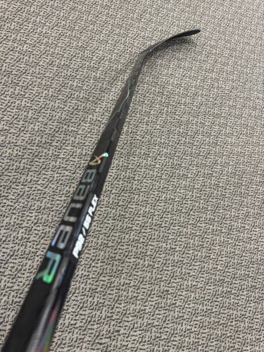 Intermediate Black Bauer Vapor Flylite Left Hand Hockey Stick P92 55 Flex (New)