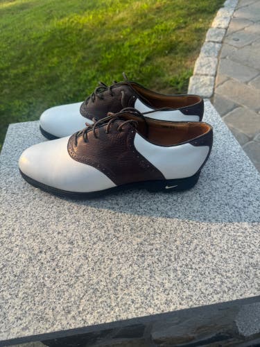 Men's Size M 9.5 Nike Air Golf Shows New
