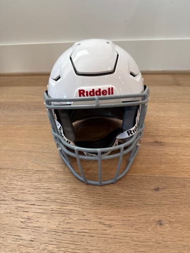 White Youth Medium Riddell SpeedFlex Helmet (Used)